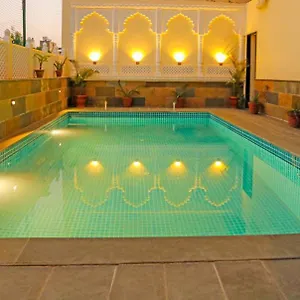 Vasant Hotel